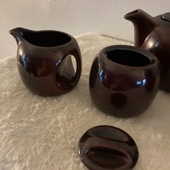 Retro Essex Brown Ceramic Coffee/Tea Pot w/Creamer, Sugar Bowl w/Lid + (2) Cups - Picture 2 of 6